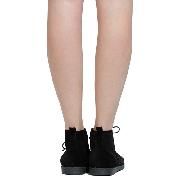 Women Closed Toe Ankle Shoe Embroidered Flower N41 - Picture 4 of 6